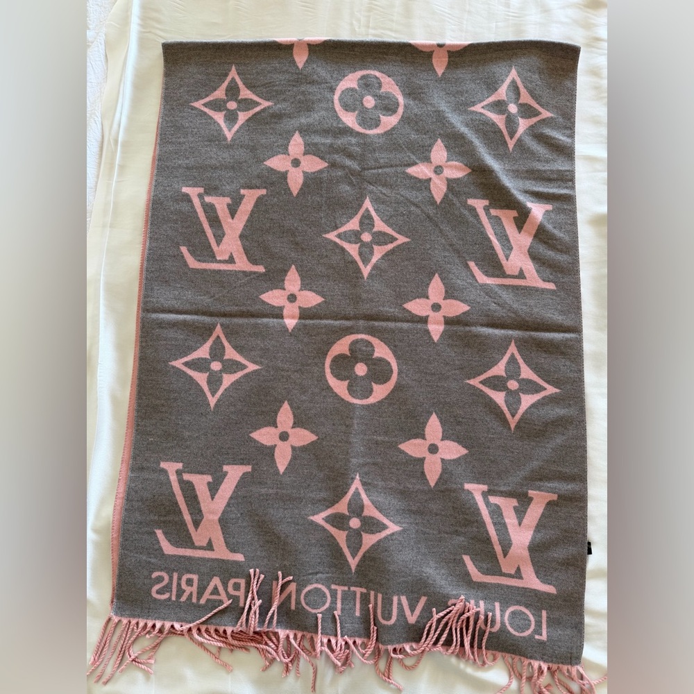LV Monogram Scarf Wrap Shawl Pink and grey color - Picture 3 of 5